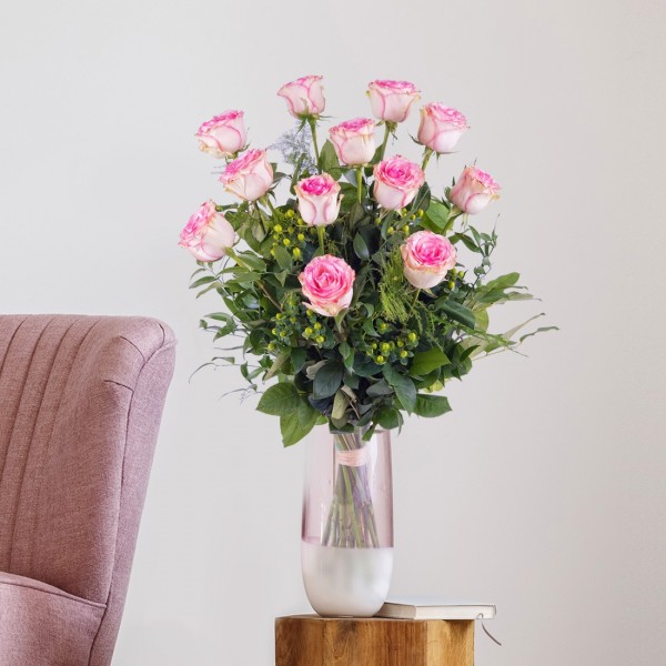 Caricia, 12 Rosas Rosas de Tallo Largo