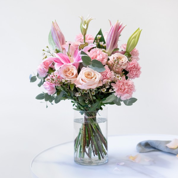 Dulzura, Ramo variado con rosas y lilium