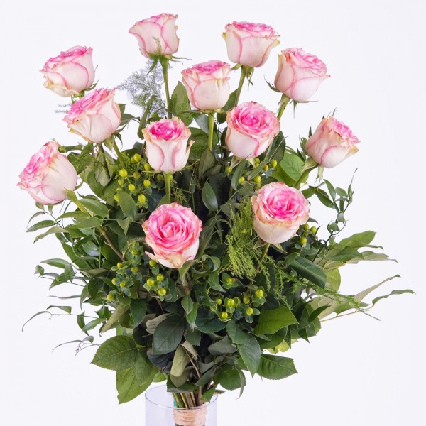 Caricia, 12 Rosas Rosas de Tallo Largo