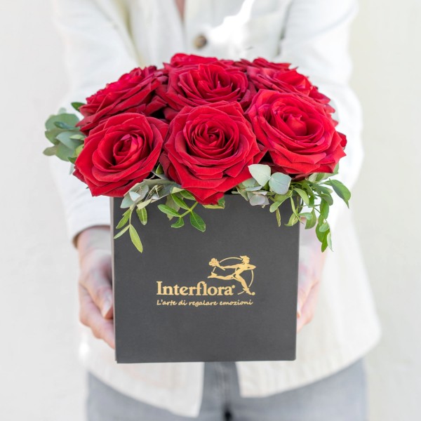 Caja de flores Te Amo  y caja de chocolate Trapa