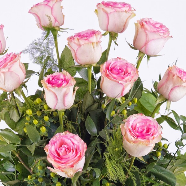 Caricia, 12 Rosas Rosas de Tallo Largo