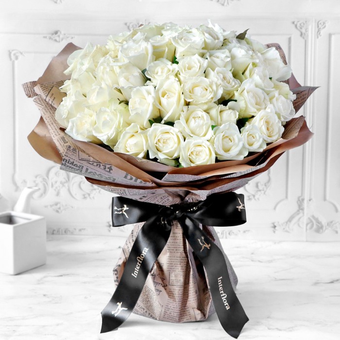 Unforgetabble 50 White Roses Hand Tied, Unforgetabble 50 White Roses Hand Tied